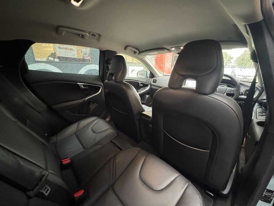 2017 Volvo V40