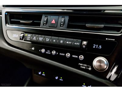 2023 Lexus ES 300h