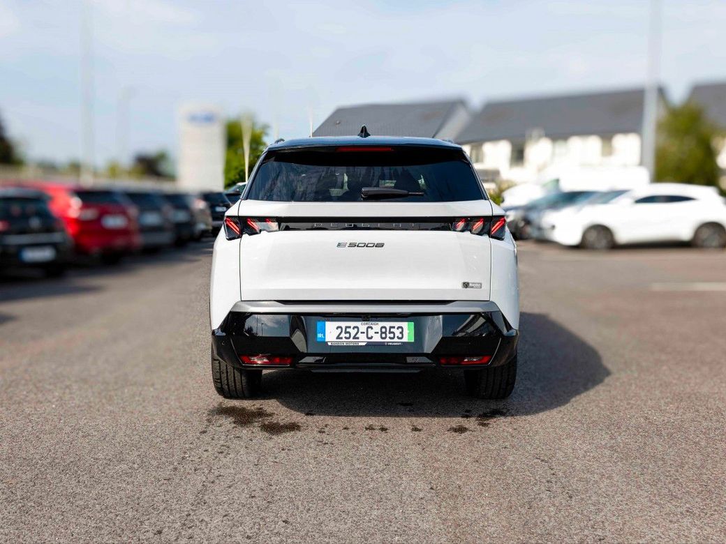 2025 Peugeot 5008
