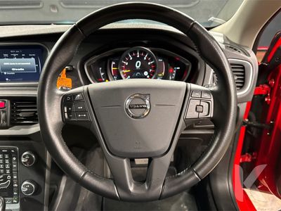 2020 Volvo V40