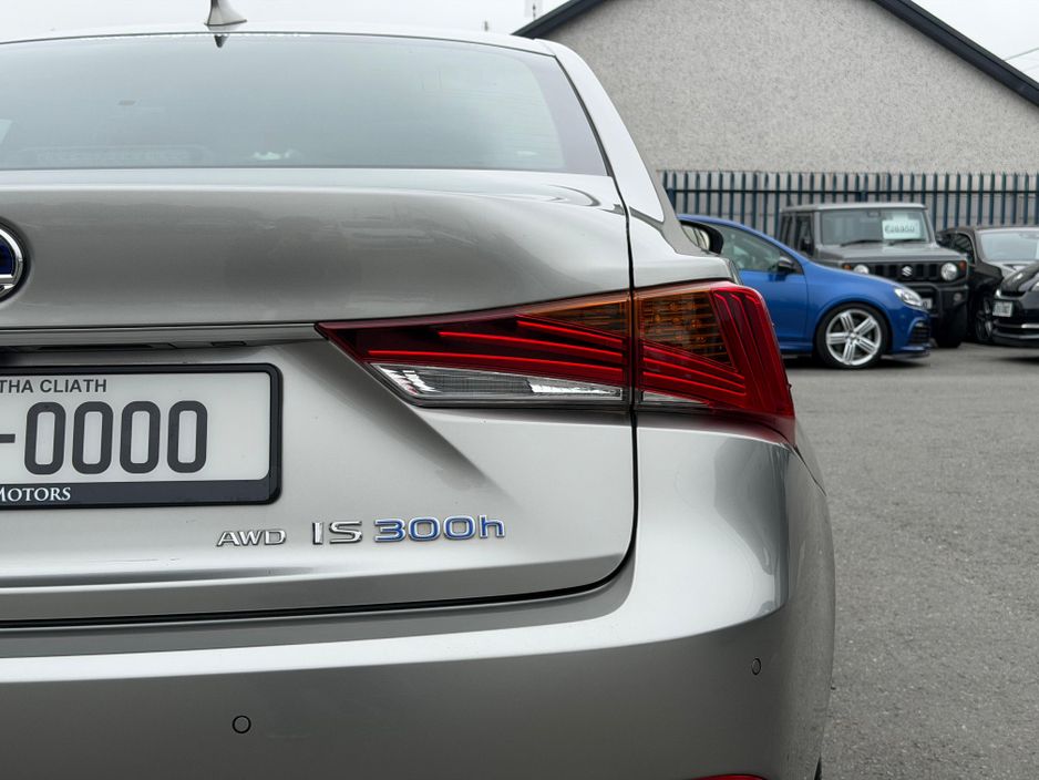 2018 Lexus IS 300h