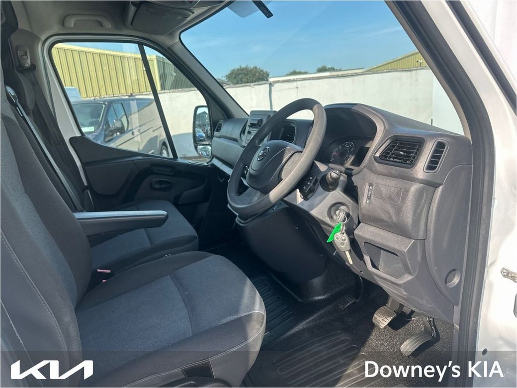 2021 Nissan NV400