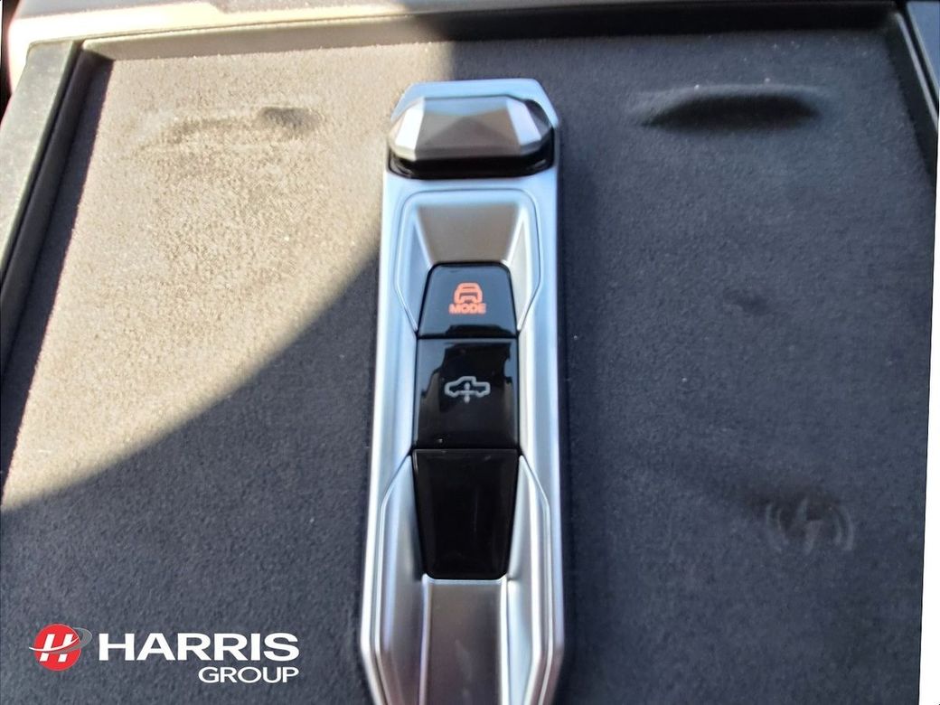 2026 White Maxus eTERRON 9