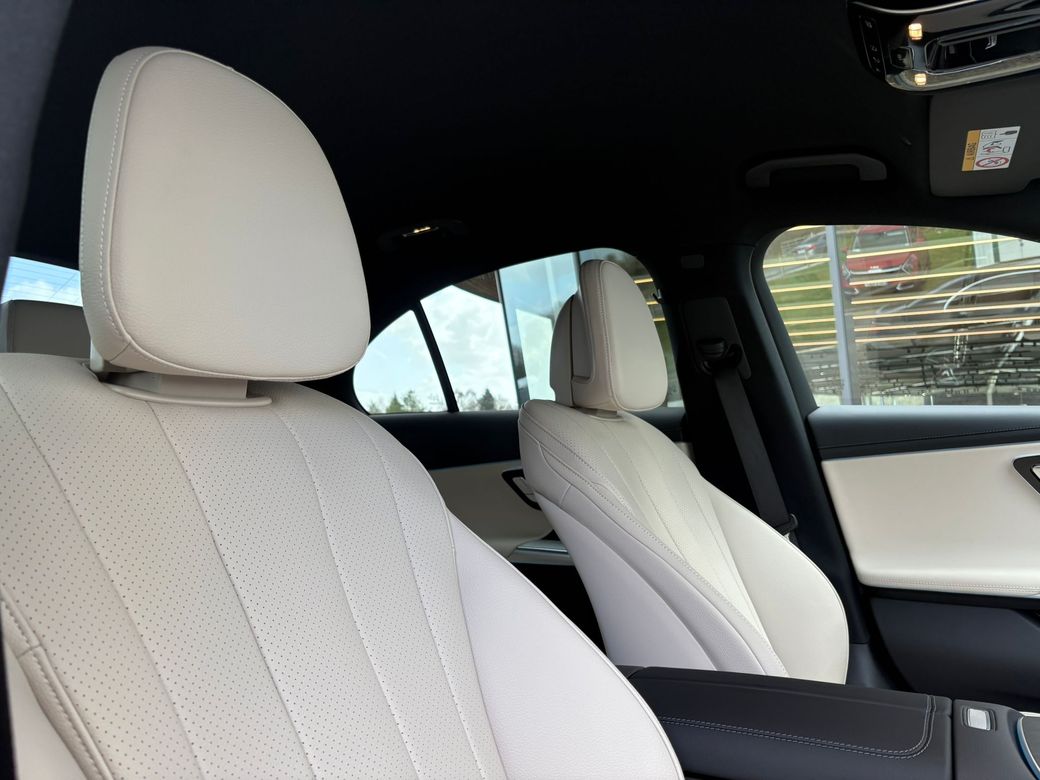 2025 Mercedes-Benz E 300