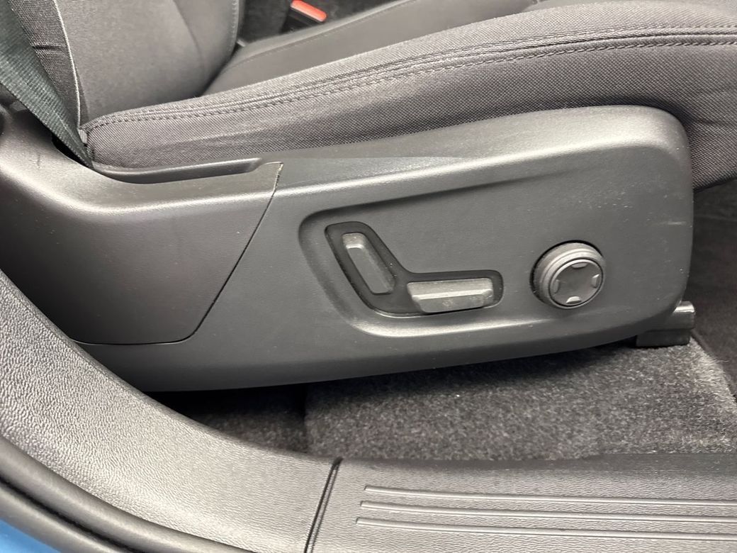 2023 Volvo C40