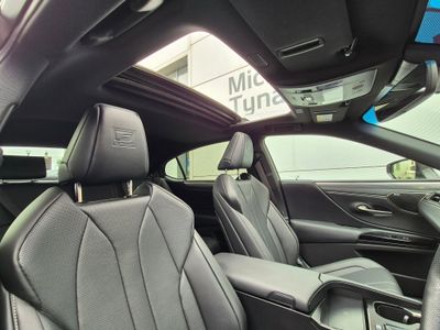 2023 Lexus ES 300h