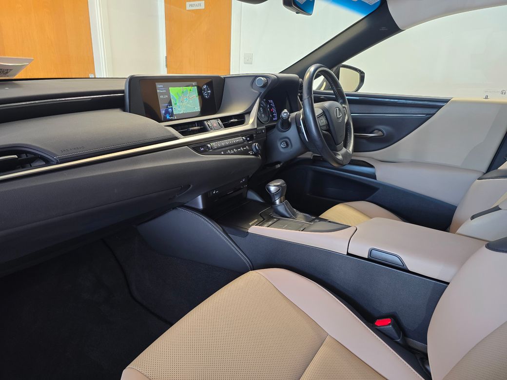 2019 Lexus ES 300h