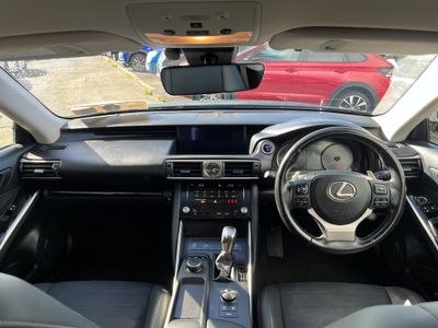 2017 Lexus IS 300h