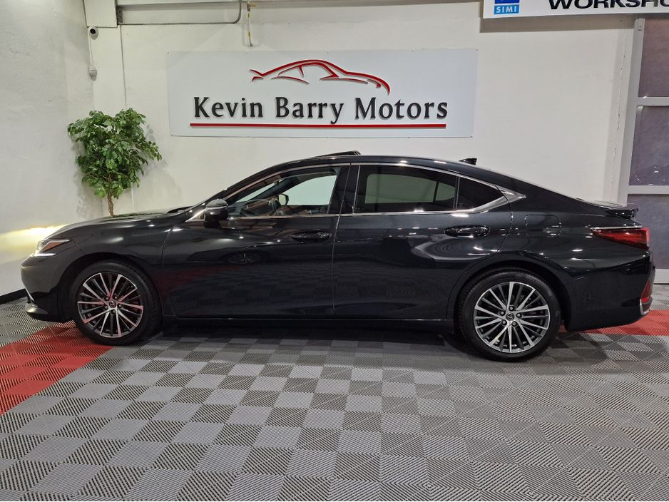 2022 Lexus ES 300h