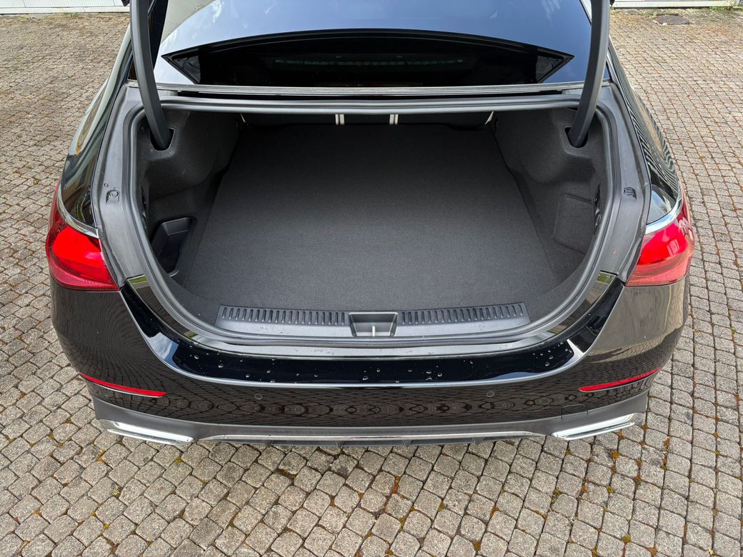 2025 Mercedes-Benz E 300