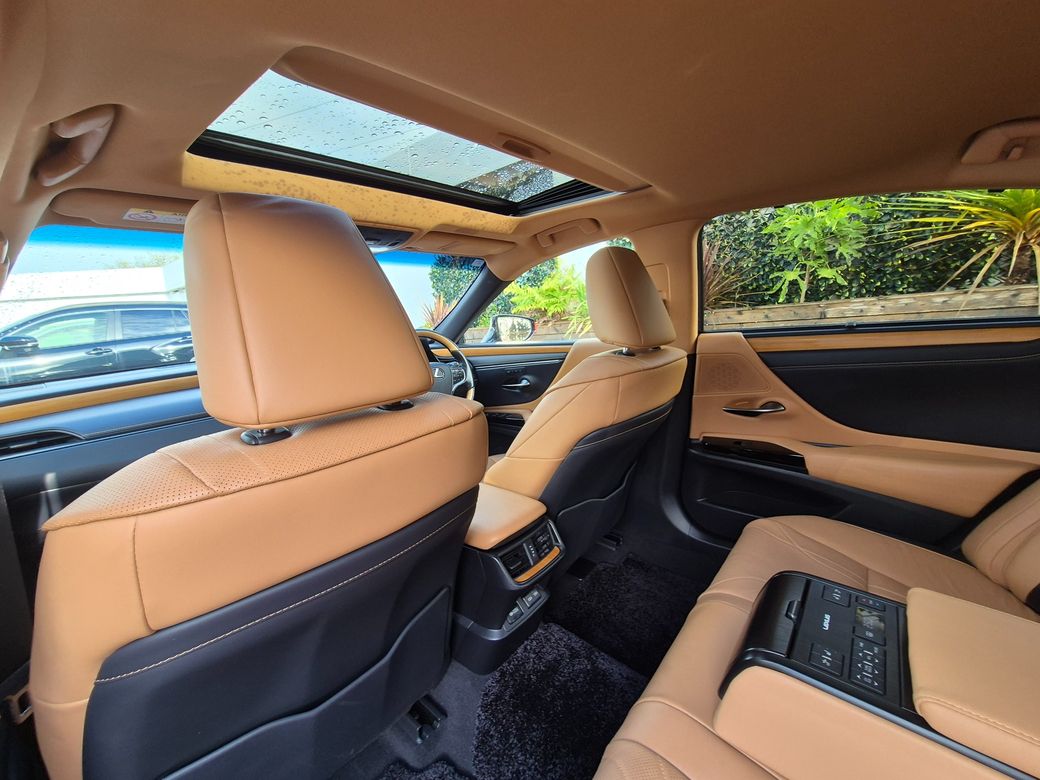 2022 Lexus ES 300h
