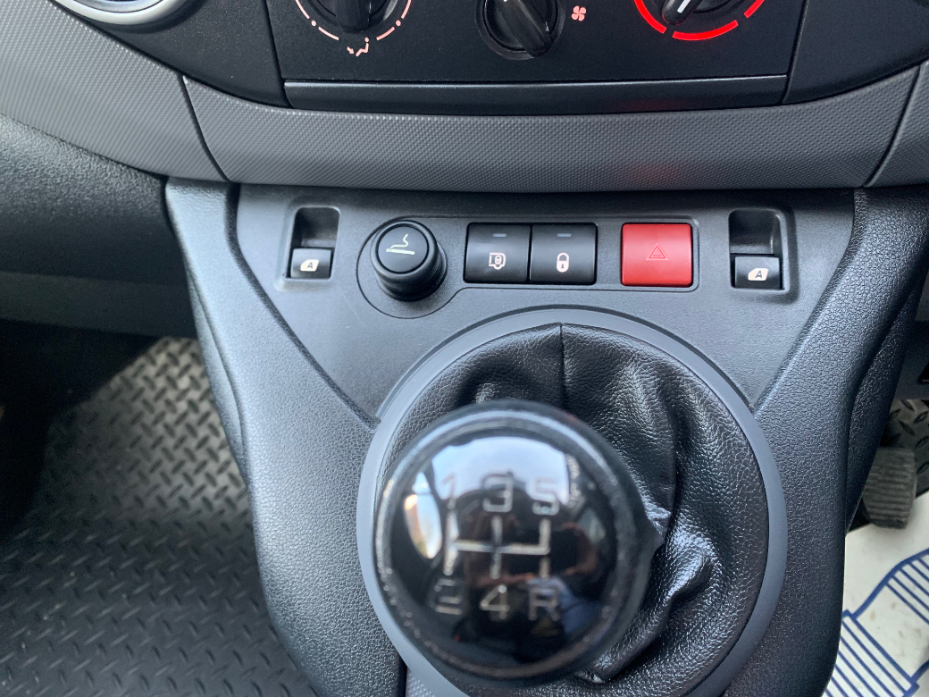 2015 Peugeot Partner