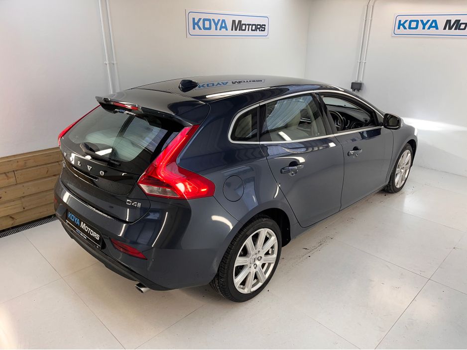 2017 Volvo V40