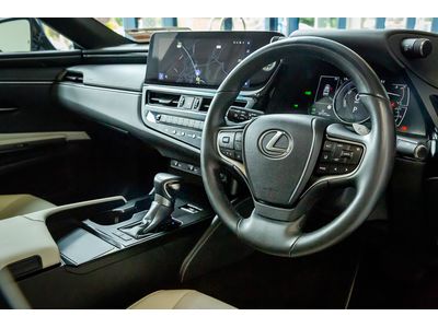 2023 Lexus ES 300h