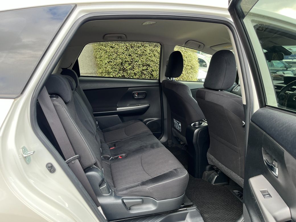 2019 Toyota Prius Alpha