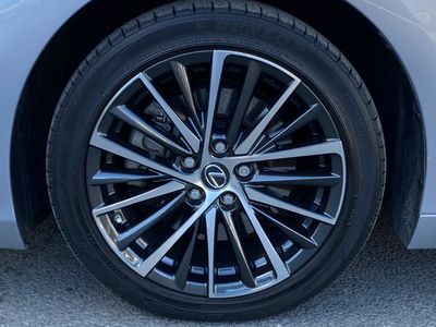 2023 Lexus ES 300h