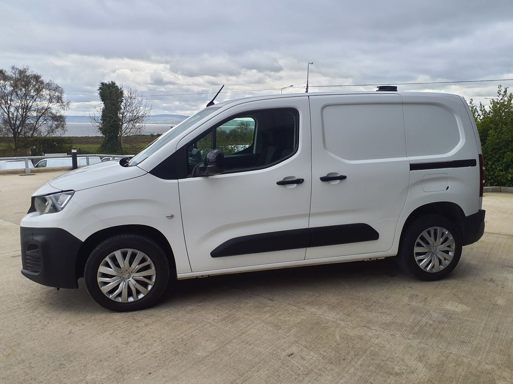 2022 Peugeot Partner