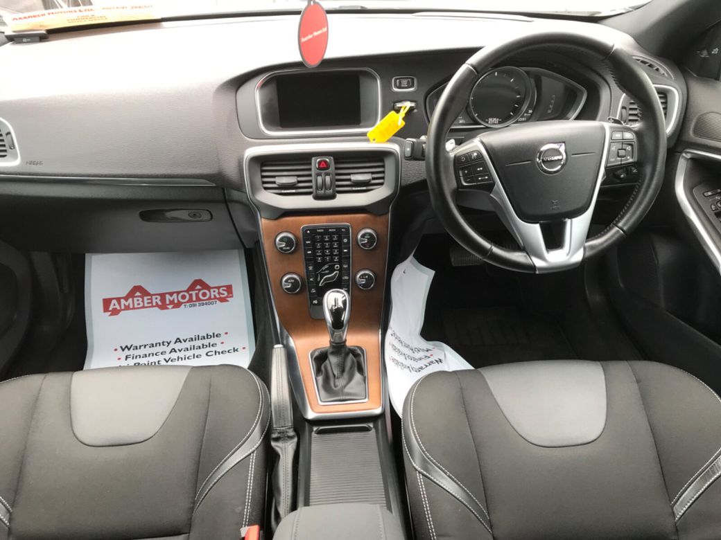 2017 Volvo V40