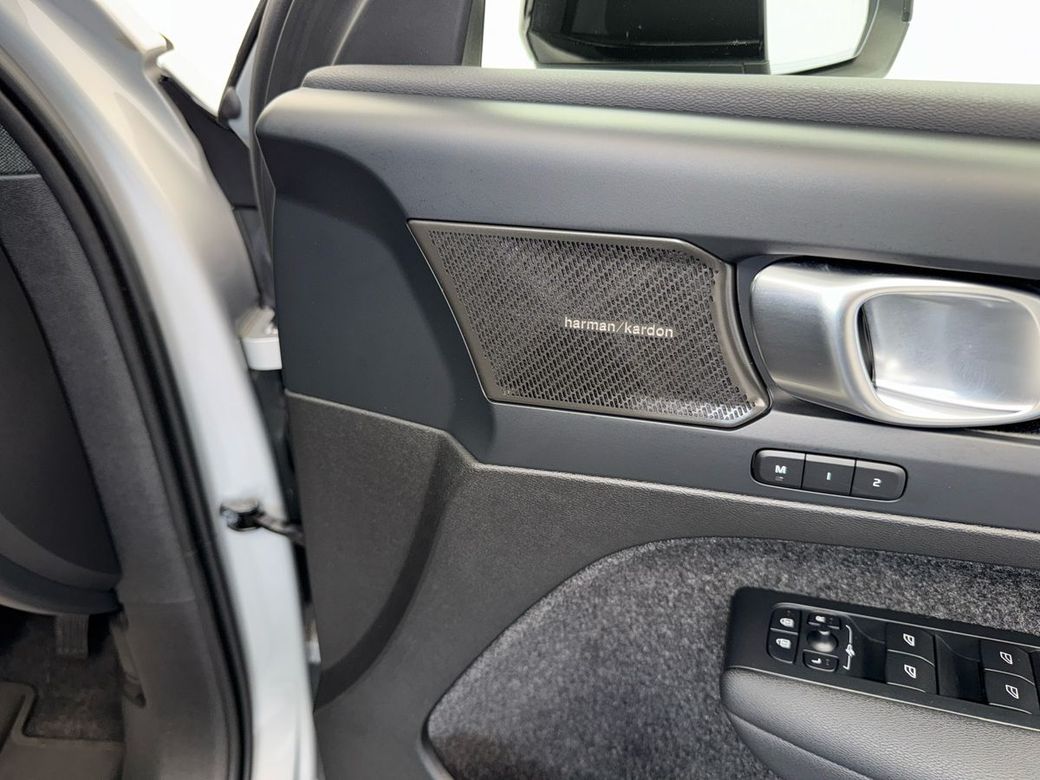 2023 Volvo XC40