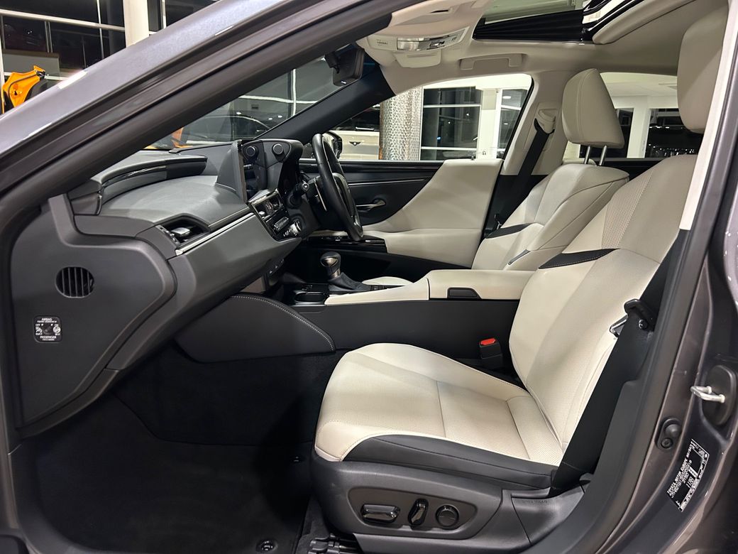 2023 Lexus ES 300h