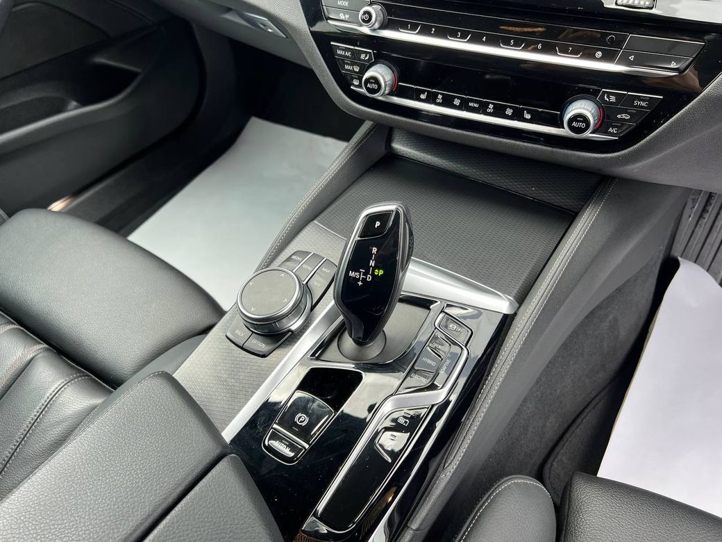 2023 BMW 530