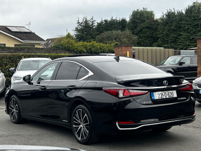 2022 Lexus ES 300h