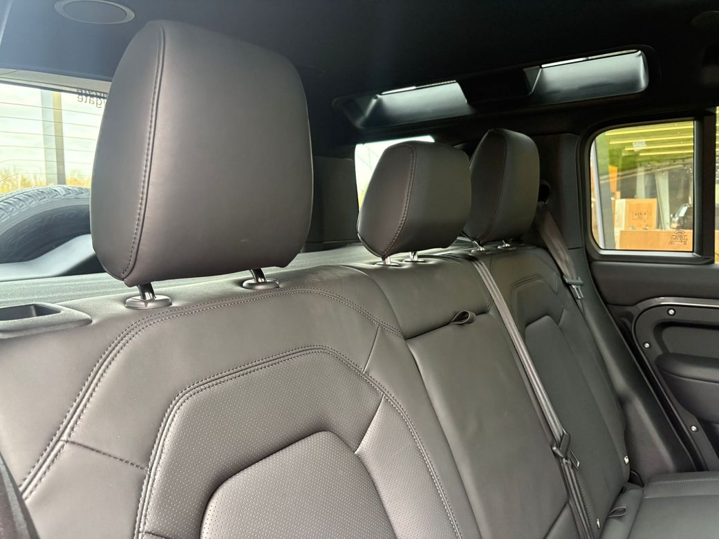 2025 Land Rover Defender 110