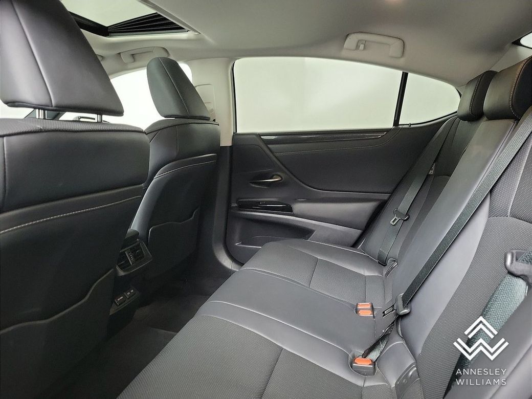 2022 Lexus ES 300h