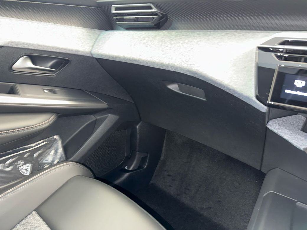 2025 Peugeot 5008