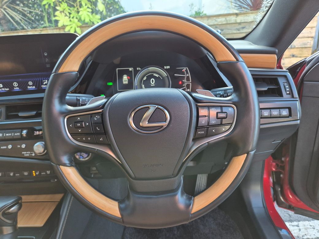2022 Lexus ES 300h