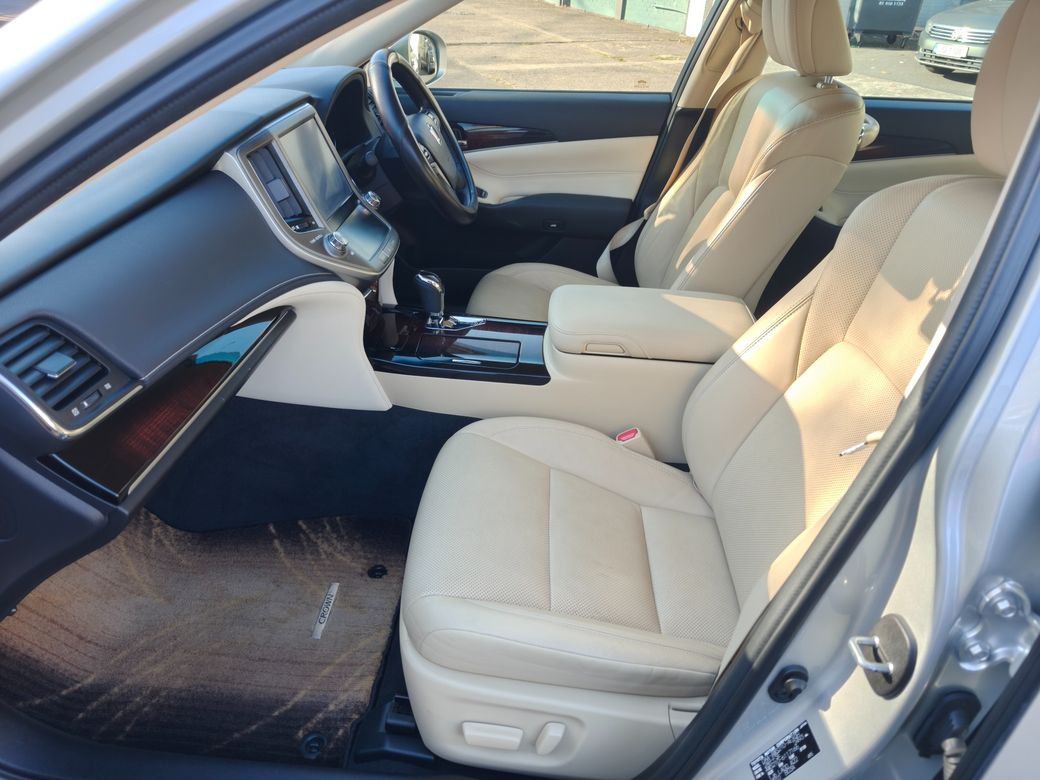 2016 Toyota Crown
