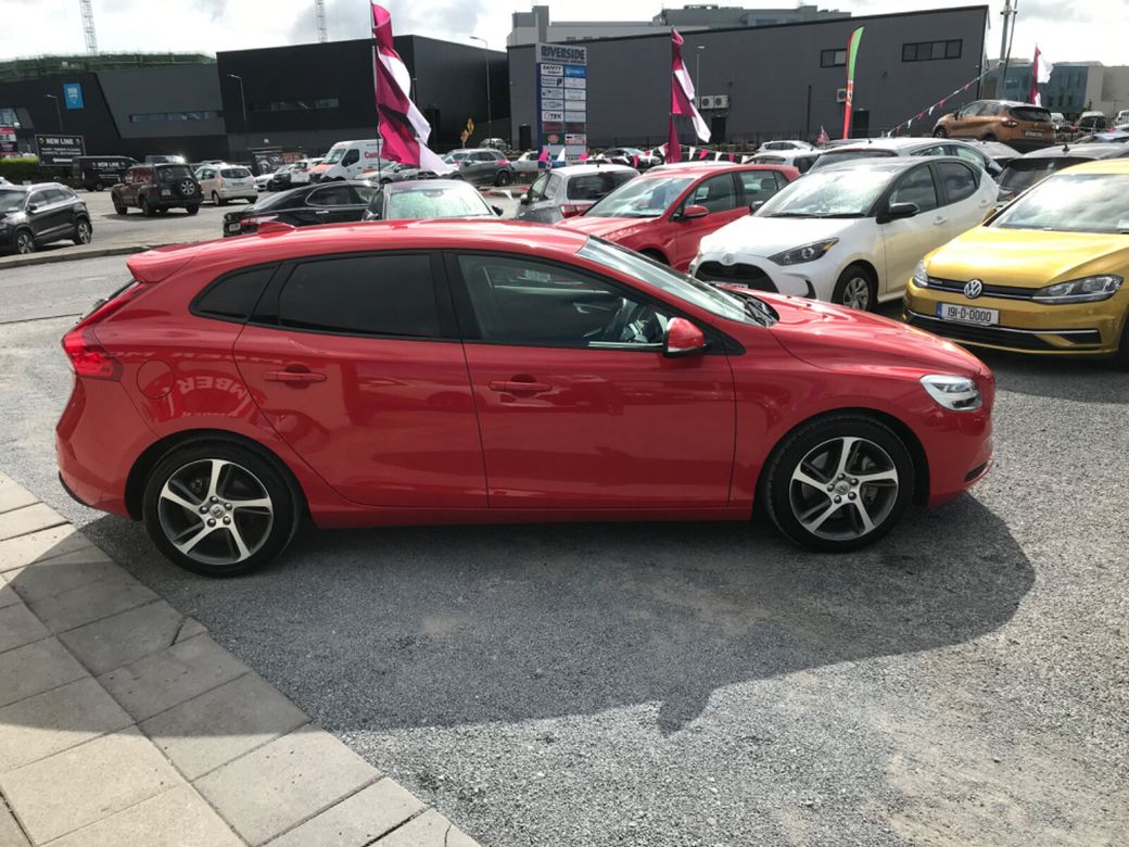 2018 Volvo V40