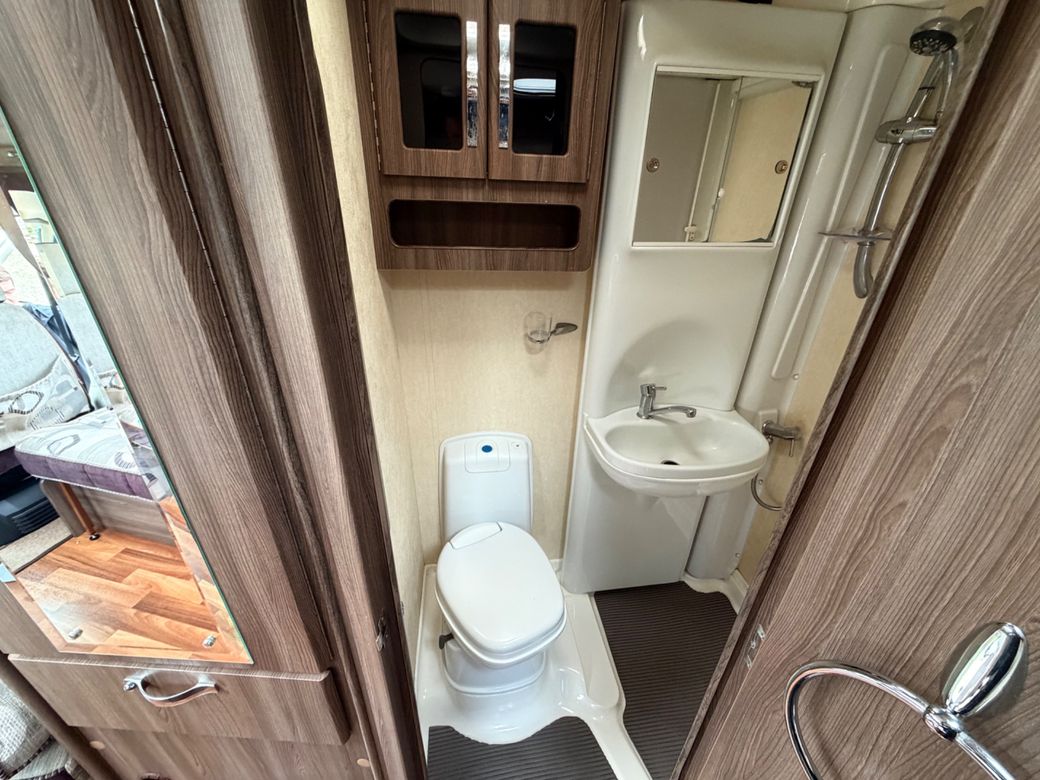 2015 AUTOSLEEPERS NUEVO LOW PROFILE R.H.D MANUAL