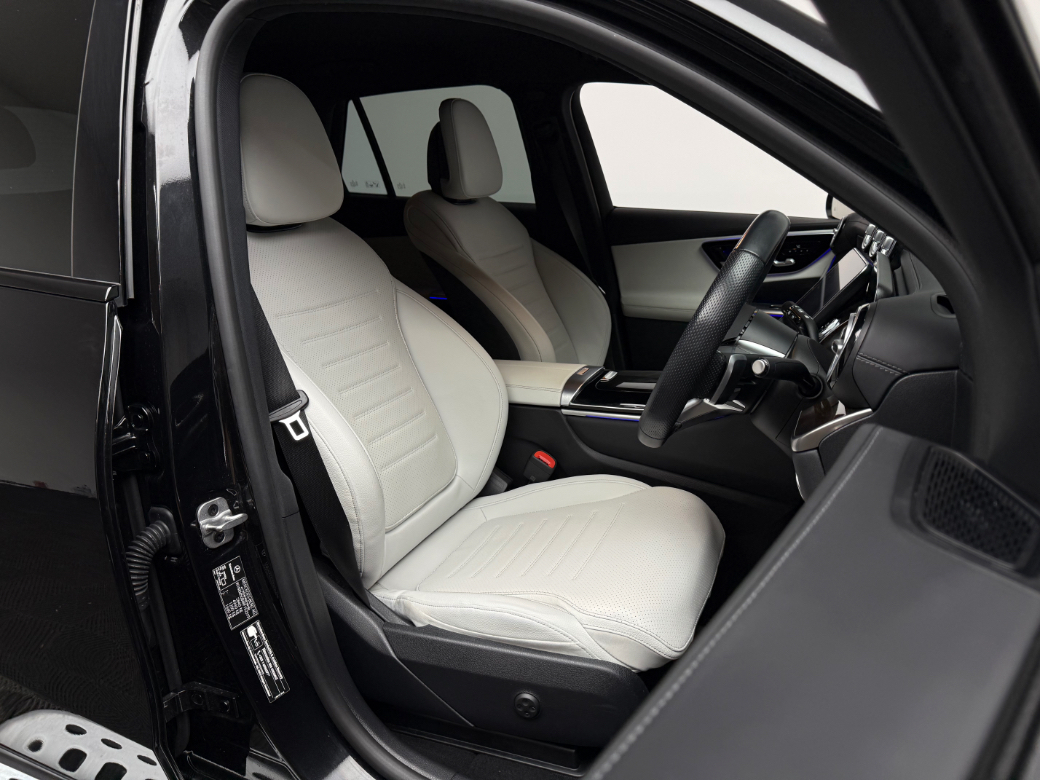 2025 Mercedes-Benz GLC Class