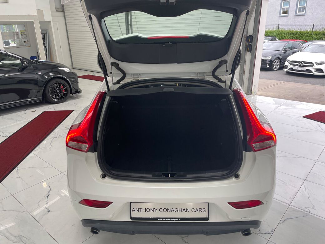 2017 Volvo V40