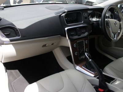 2017 Volvo V40