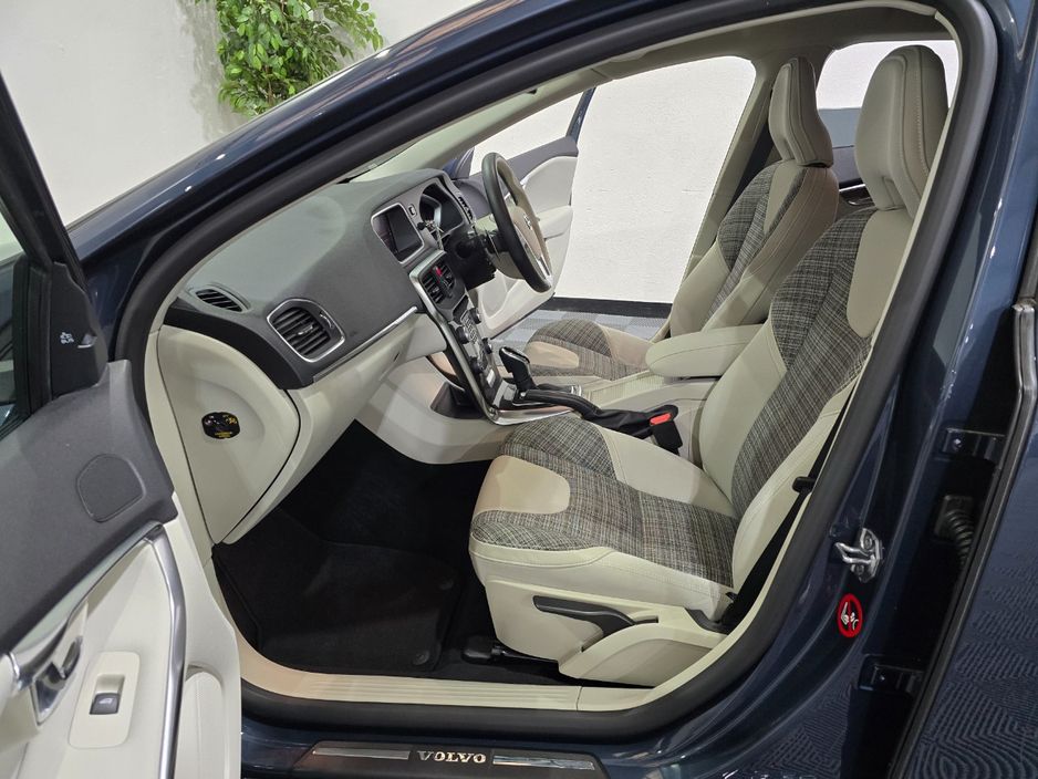 2018 Volvo V40
