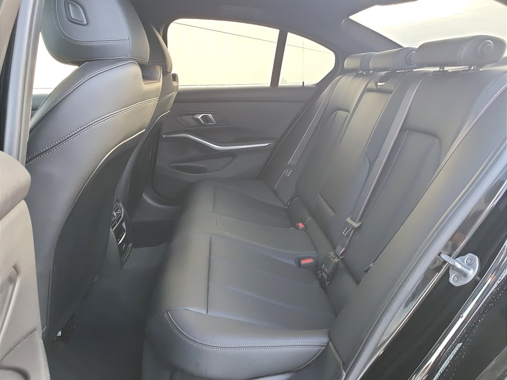 2025 BMW 330