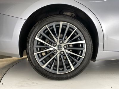 2023 Lexus ES 300h