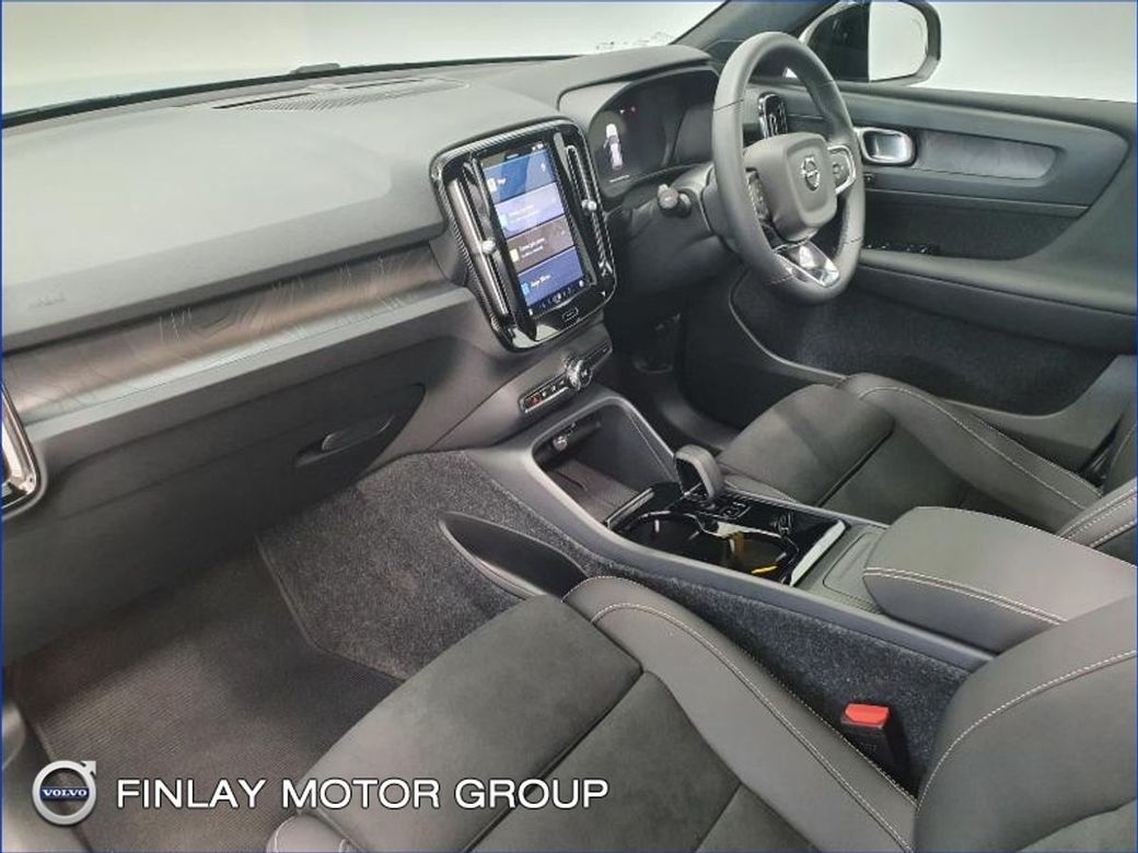 2025 Volvo Ex40
