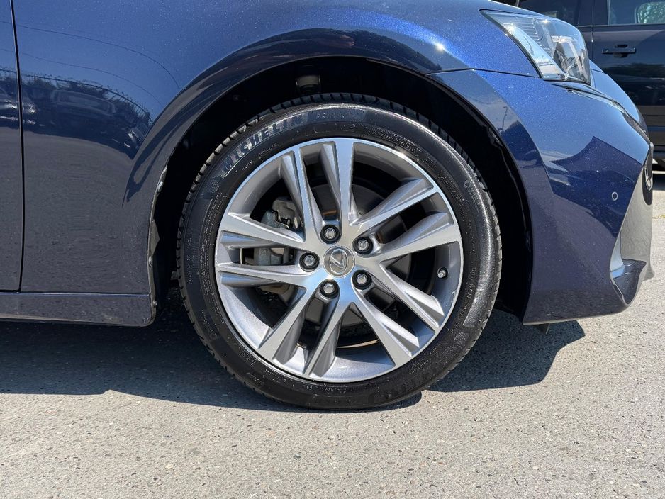 2018 Lexus IS 300h
