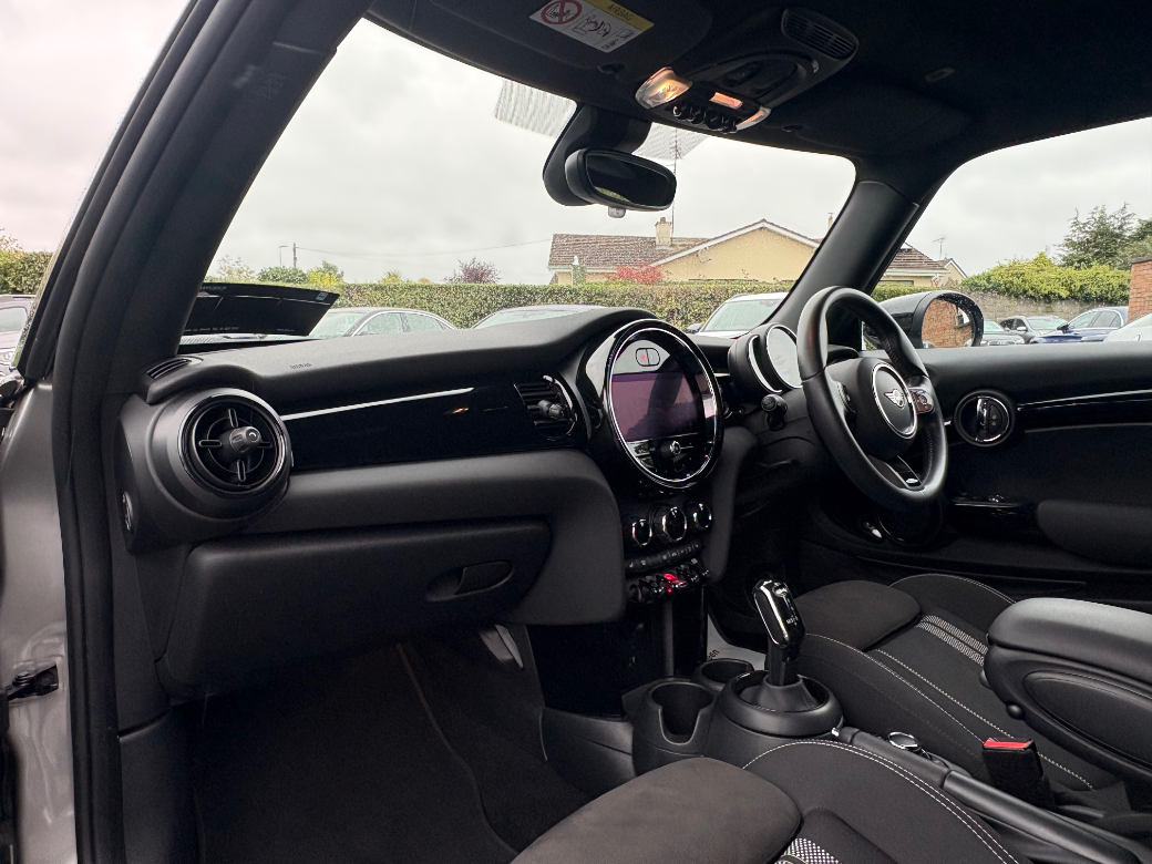 2023 Mini Hatch