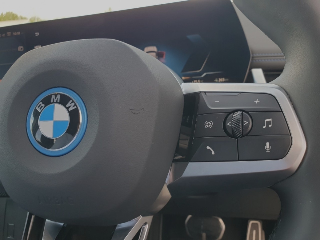 2025 BMW iX1