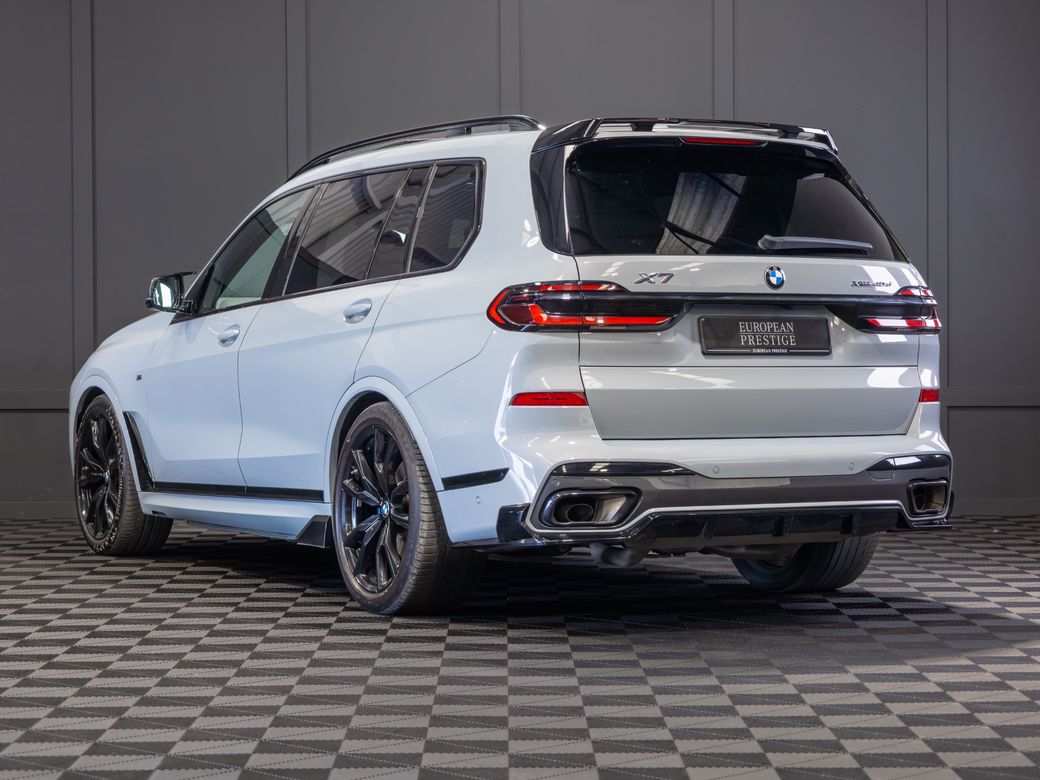 2023 BMW X7