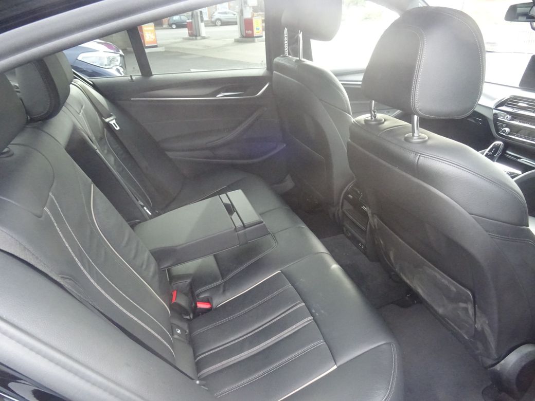 2021 BMW 520