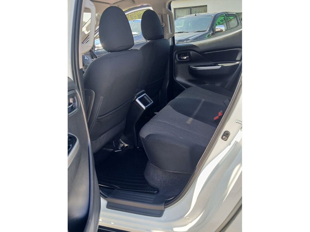 2021 Mitsubishi L200