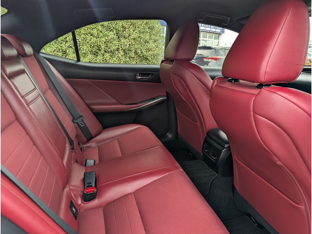 2015 Lexus IS 300h