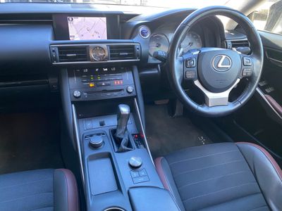 2017 Lexus IS 300h