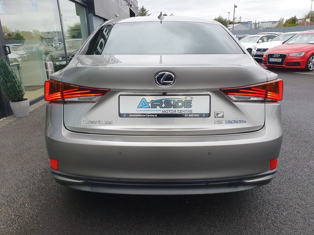 2017 Lexus IS 300h