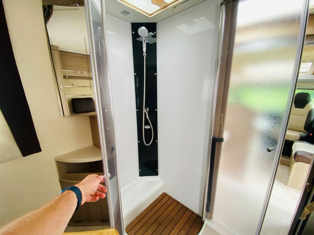 2015 CHAUSSON 718 EB WELCOME R.H.D ISLAND BED 